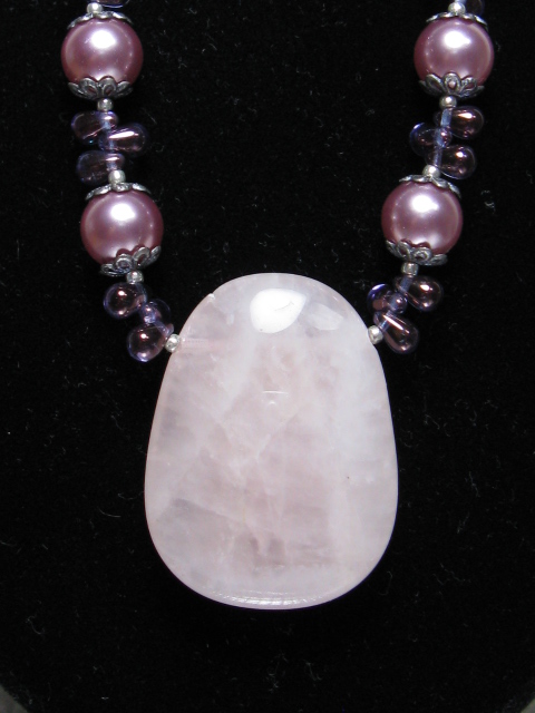 ナチュラルストーンネックレス　ローズクォーツ　メイン部
