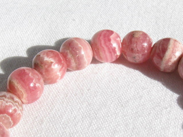 天然石ブレスレット　ラウンドタイプ　２２玉　　8.5~8.0ミリ　インカローズ