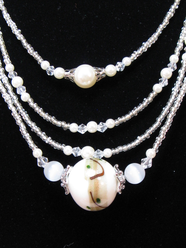 白トンボ玉のネックレスＢ