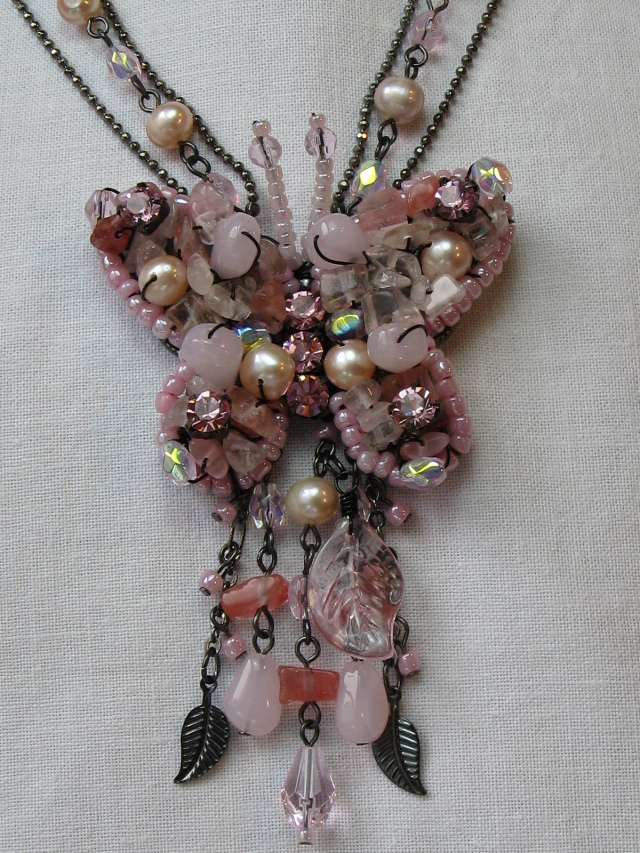 蝶のネックレスＢ