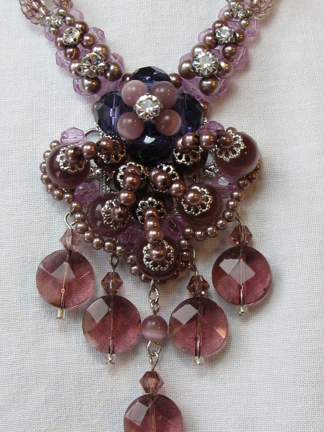 キャッツアイのＶネックレスＢ