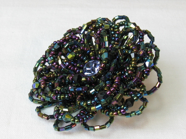 タンザナイトオーロラカラーのフラワーブローチＢ